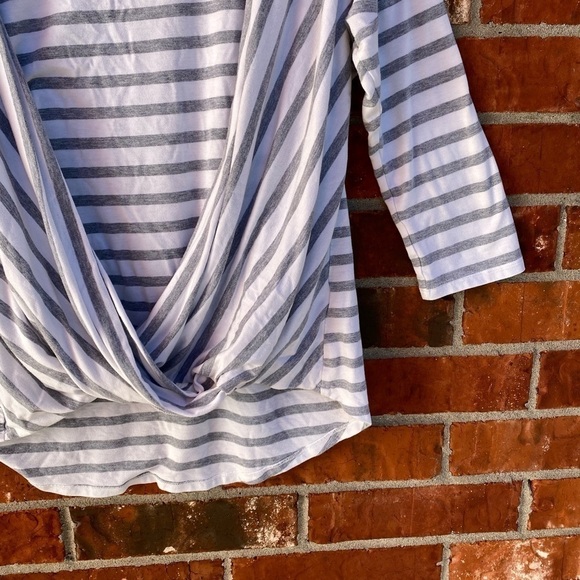 White House Black Market Large Gray Stripe Drape Front Twist Dolman Top - Picture 3 of 9